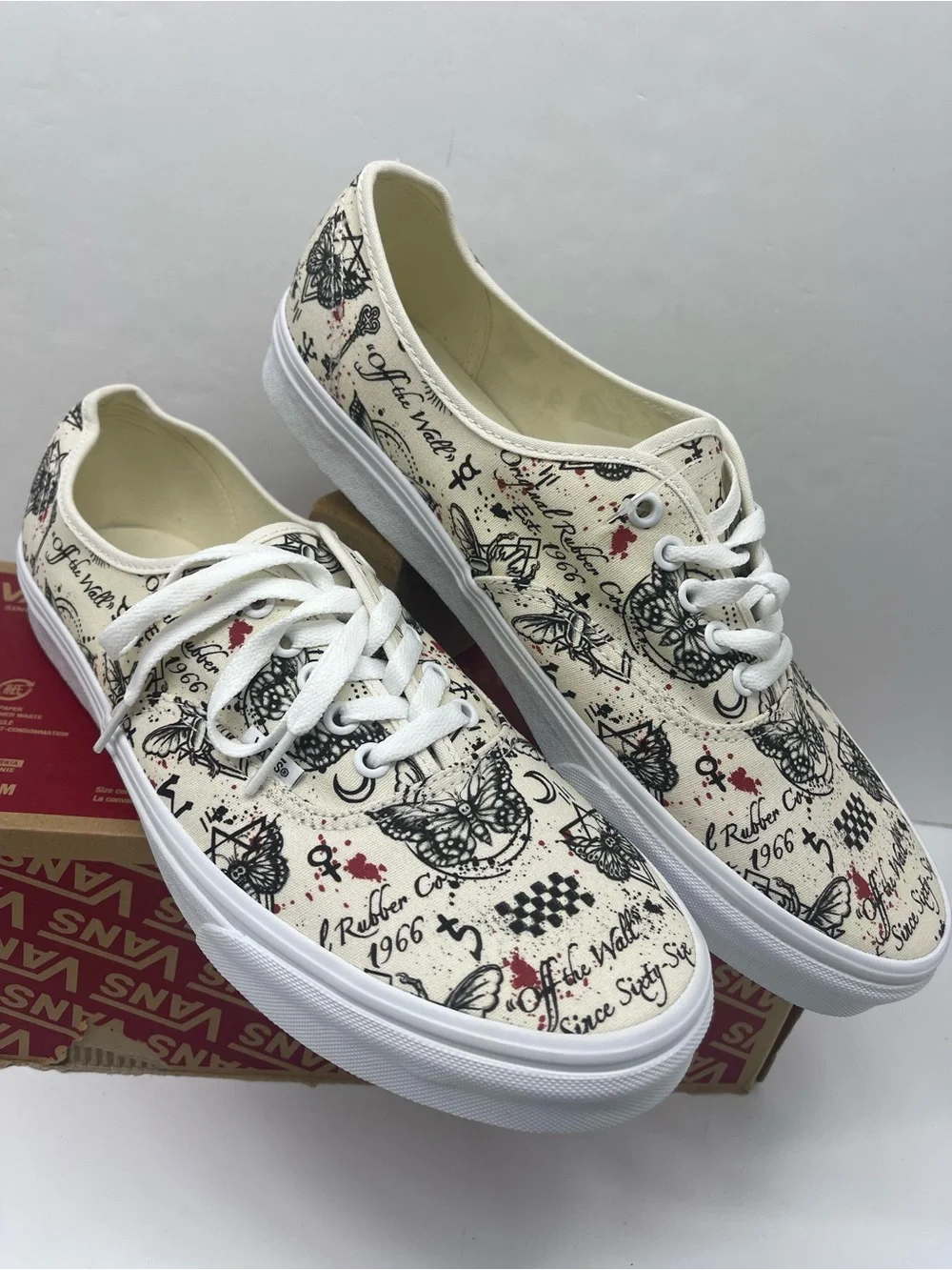 Vans Men’s Autentic Butterfly Journal Marshmallow
VN0A5KS9KIG Sneakers
Tattoo - Picture 8 of 16